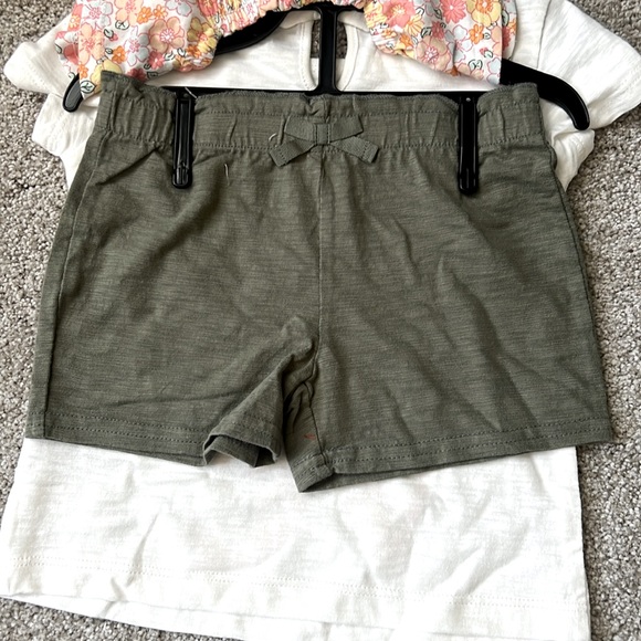 NWT! Carters three piece mix and match outfit - Picture 10 of 10